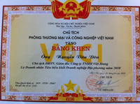 Bằng khen do Chủ Tịch Phòng Thương Mại và Công Nghiệp Việt Nam khen tặng.